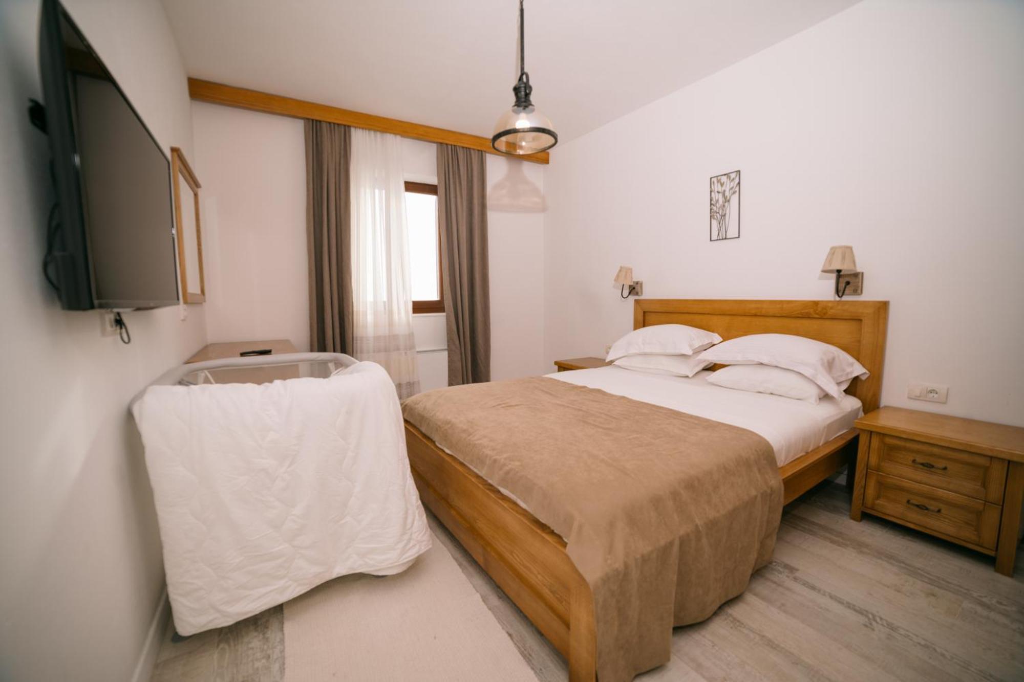 Hotel Pirate Old Town Улцин Екстериор снимка