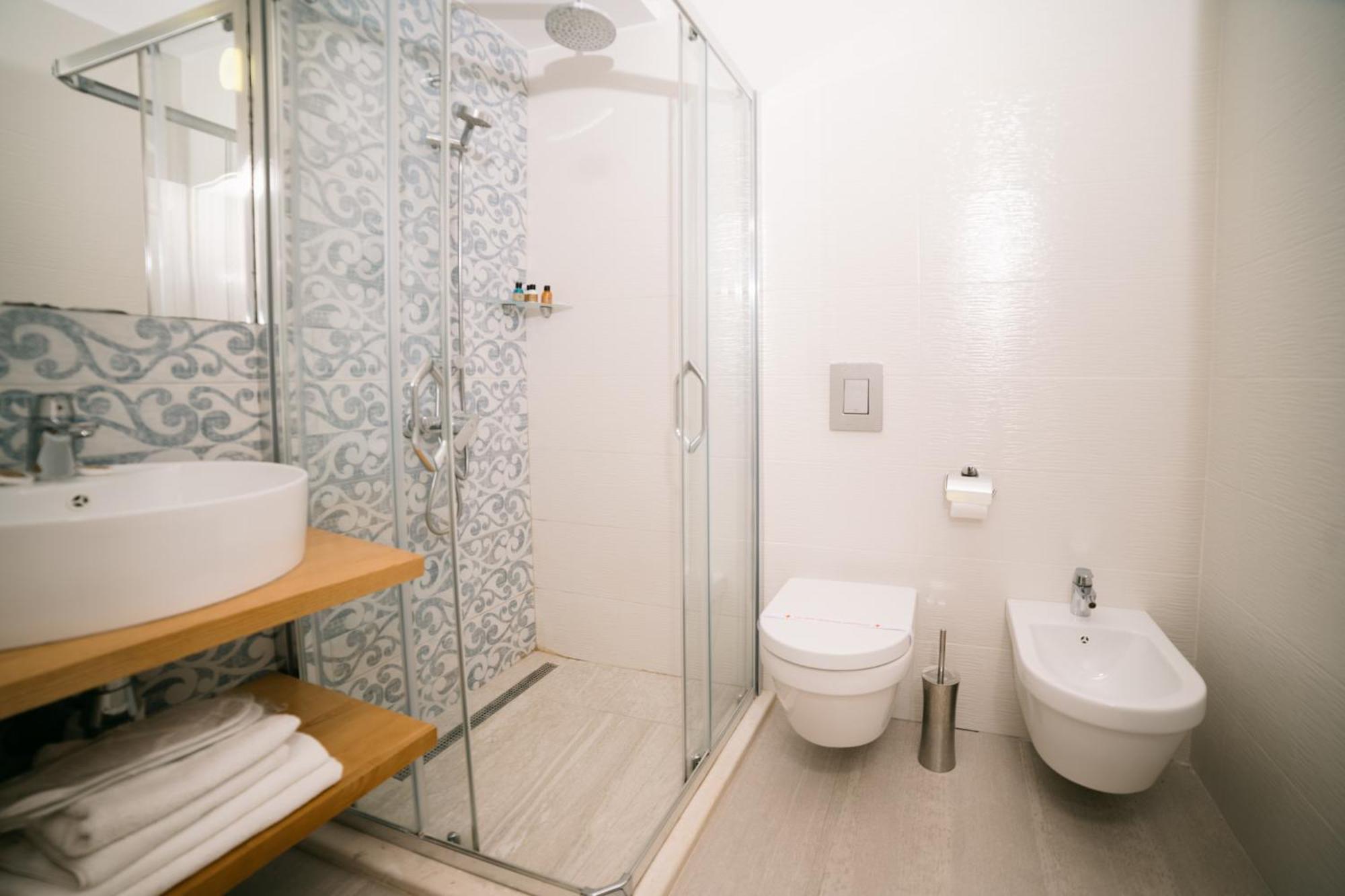 Hotel Pirate Old Town Улцин Екстериор снимка