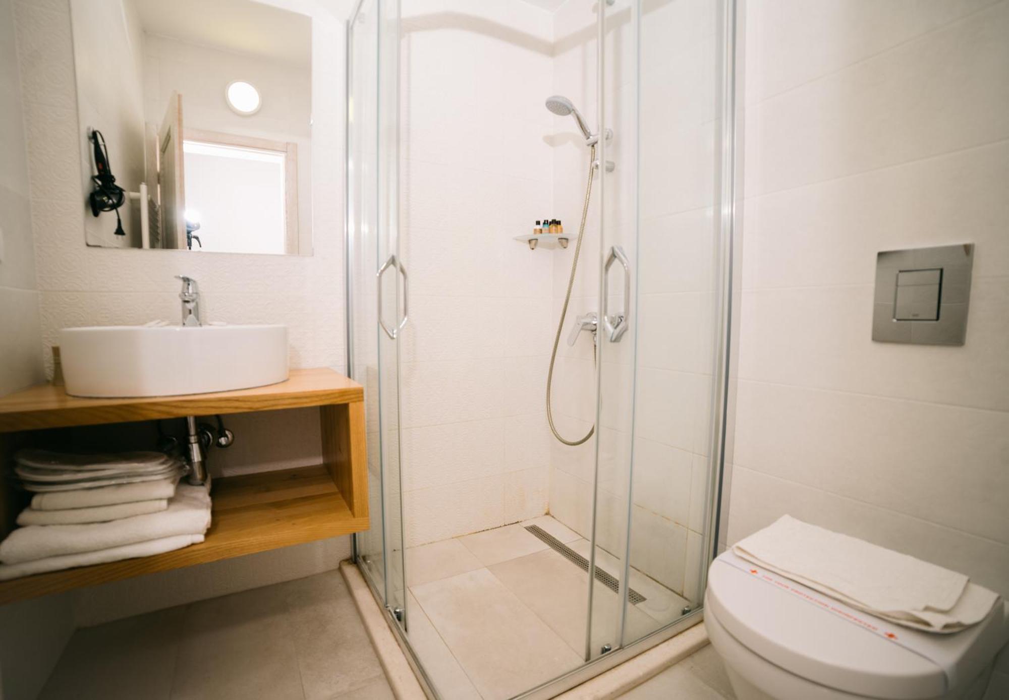 Hotel Pirate Old Town Улцин Екстериор снимка